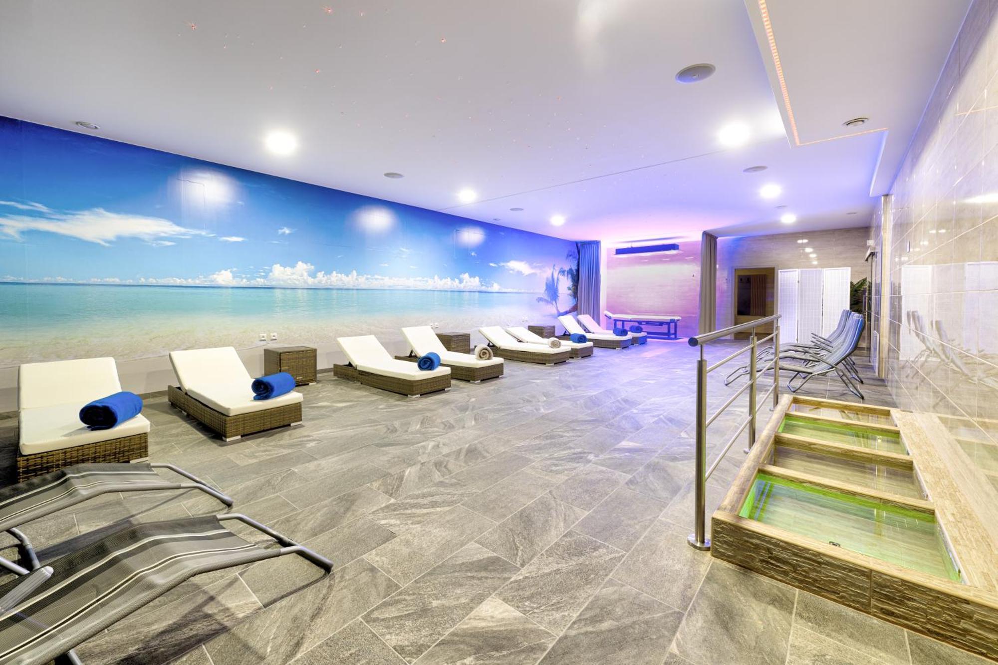 Typton Hotel&Spa Medzilaborce Eksteriør billede