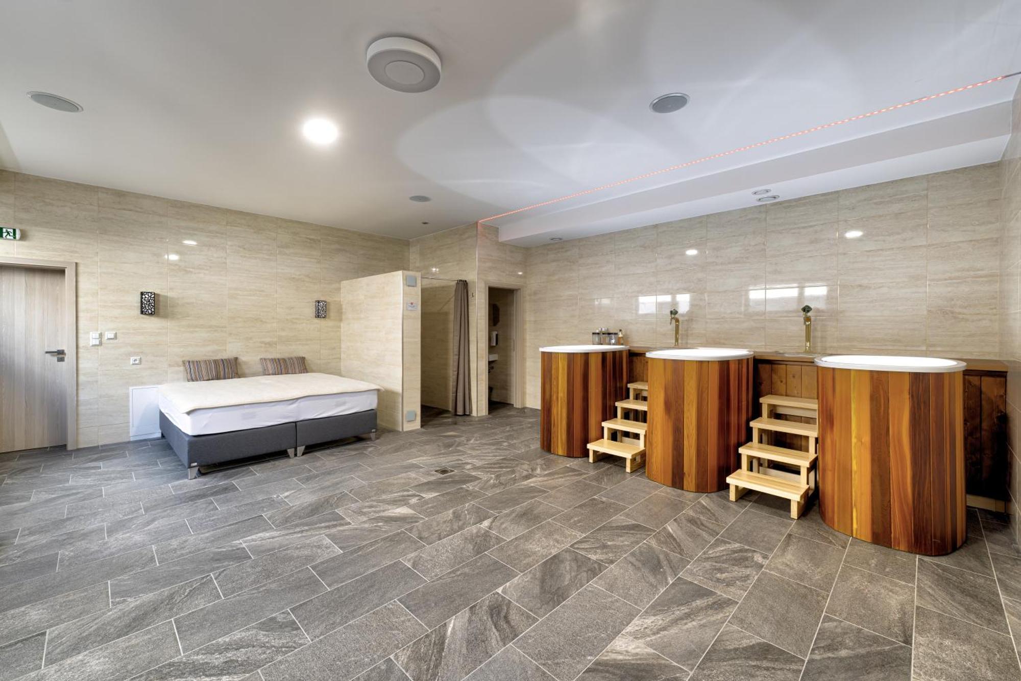 Typton Hotel&Spa Medzilaborce Eksteriør billede