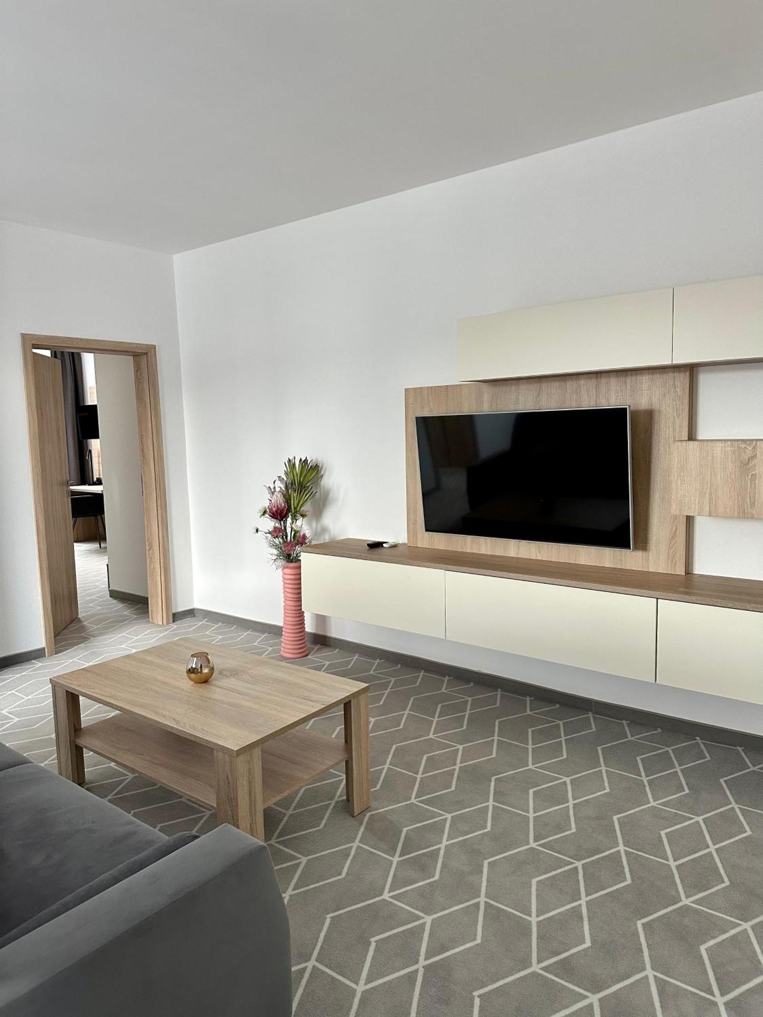 Typton Hotel&Spa Medzilaborce Eksteriør billede