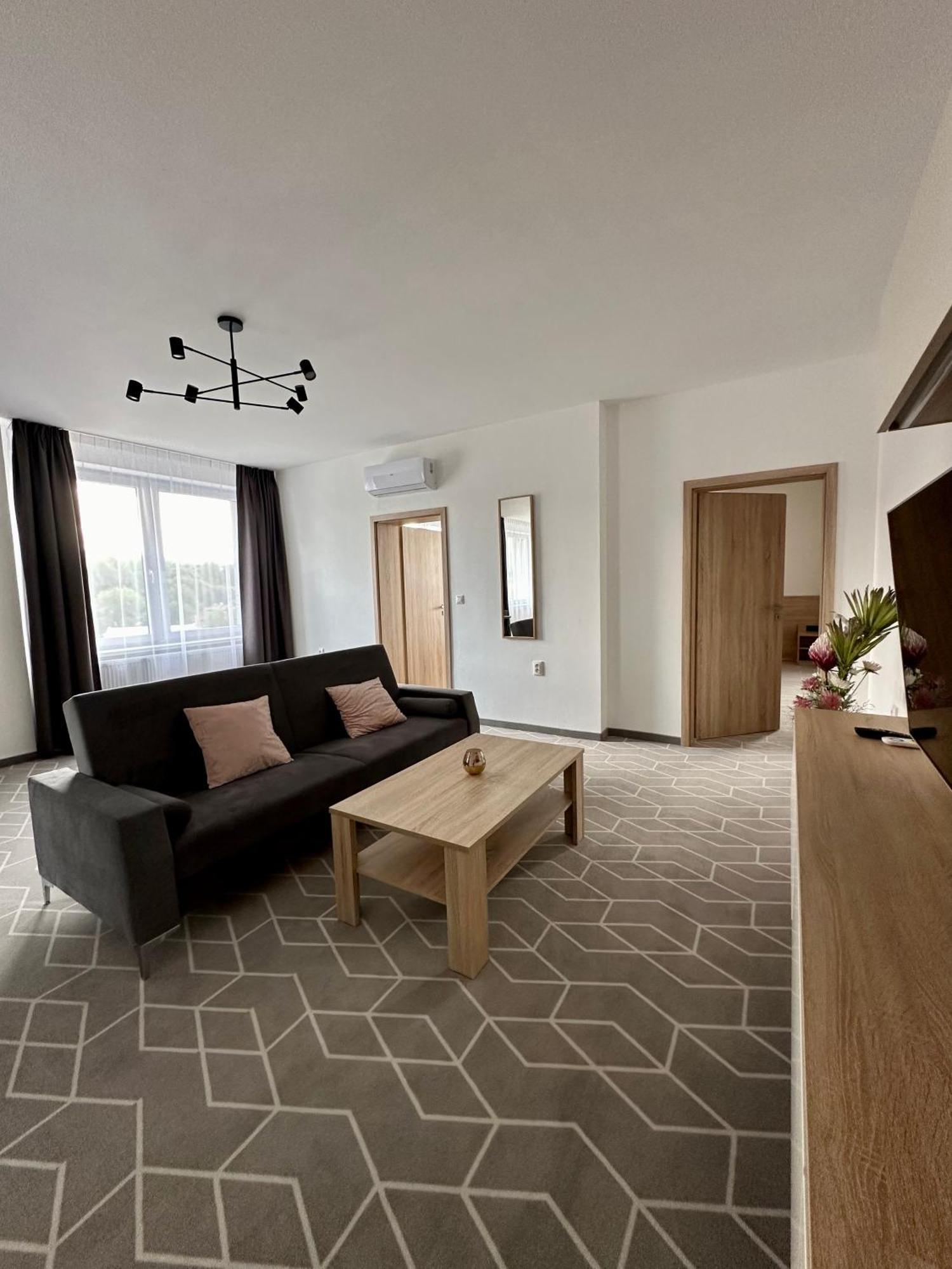 Typton Hotel&Spa Medzilaborce Eksteriør billede