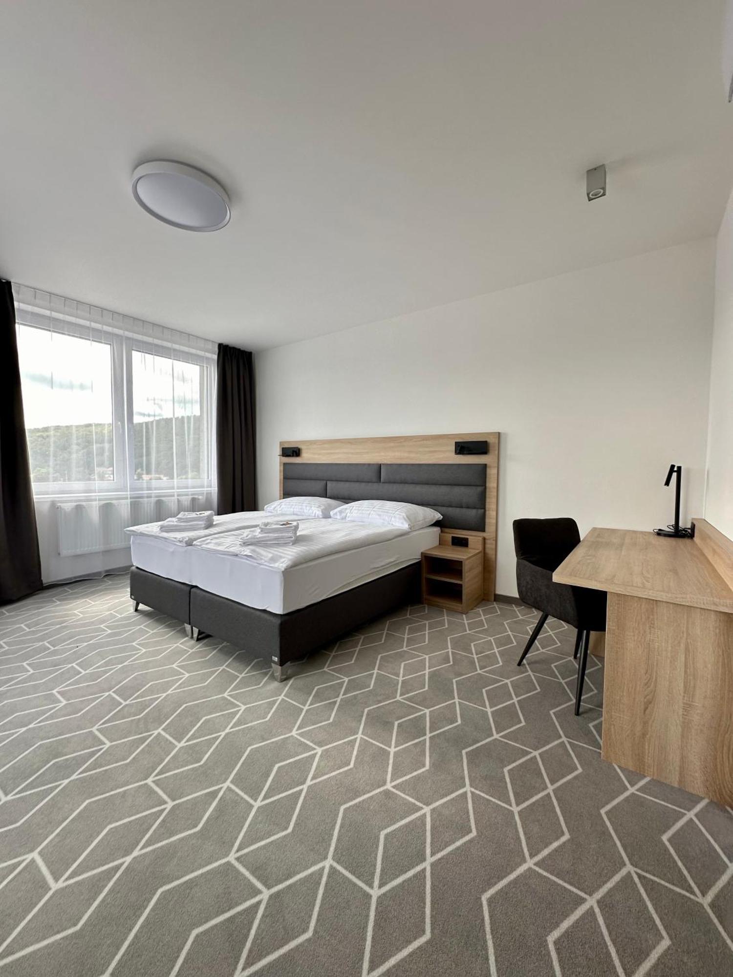 Typton Hotel&Spa Medzilaborce Eksteriør billede